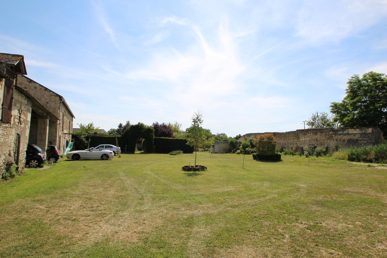 Domaine Des Roses Bed & Breakfast Vaudelnay Luaran gambar